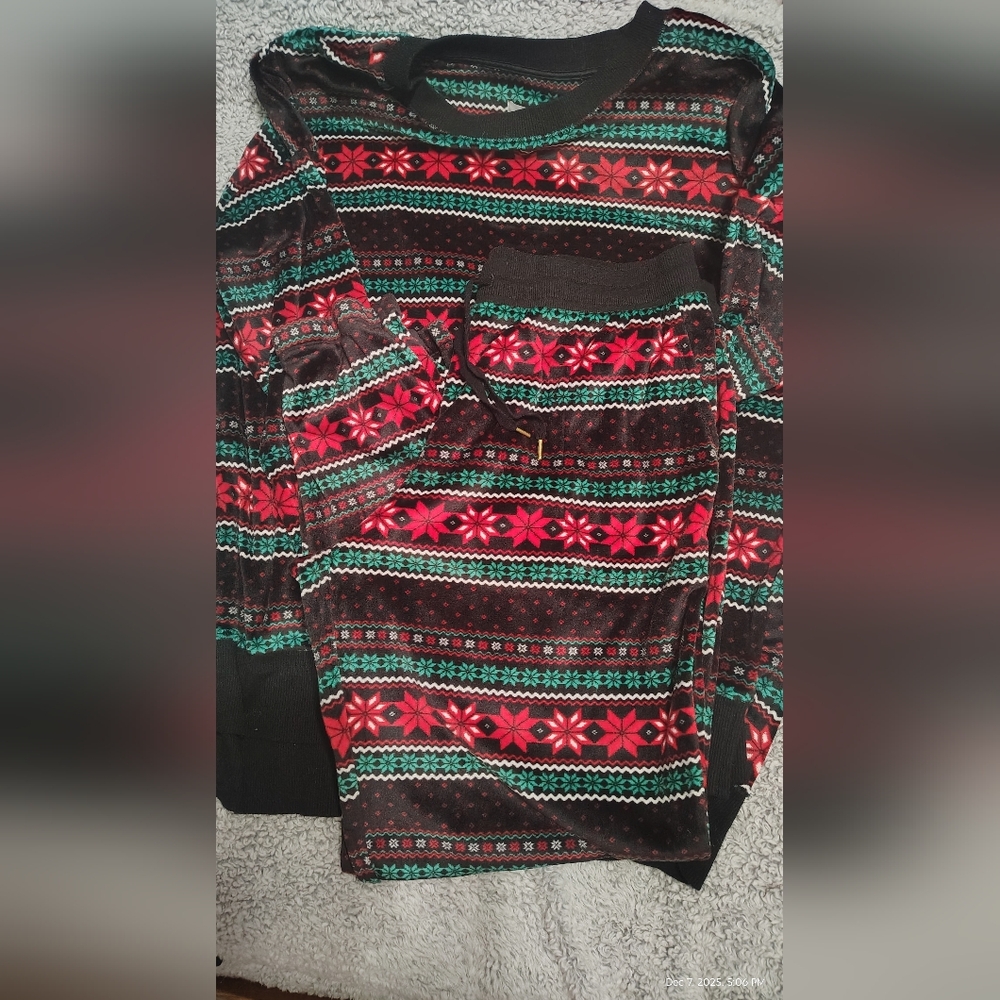 Secret Treasures Black and Red Patterned Pajama Set
